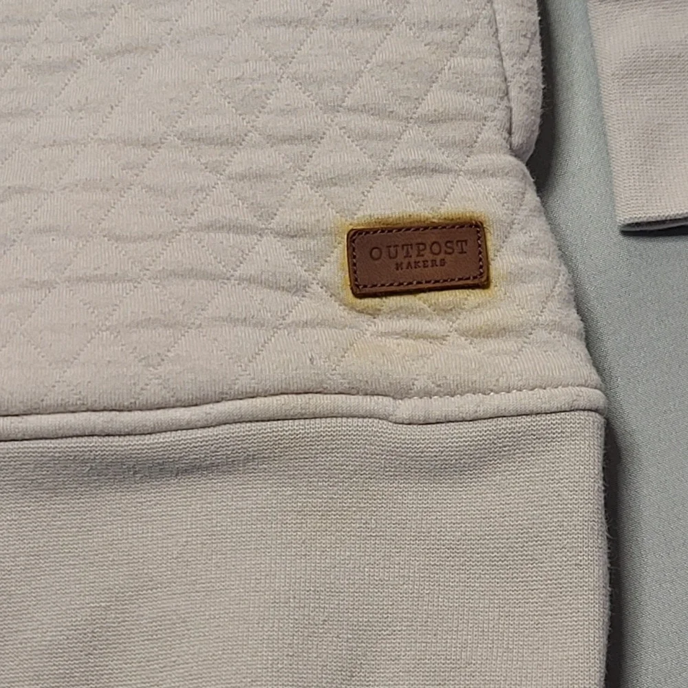 Outpost Makers Sweater Medium Quilted Henley Buttons Logo Classic‎